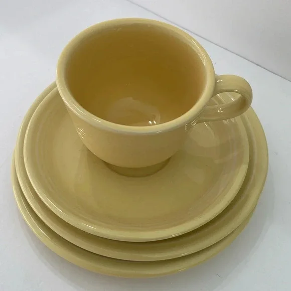 Fiestaware Yellow 5 Piece Place Setting Fiesta Retired Pale Yellow Dish Set - Picture 8 of 11